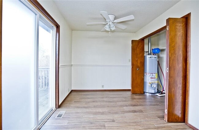 Building Photo - 726 McClure Ave