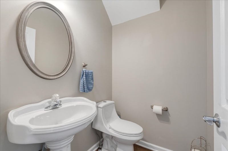 Building Photo - 145 Sunset Ln