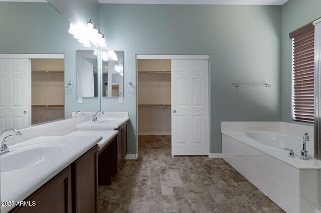 Building Photo - 2268 W River Rock Trail