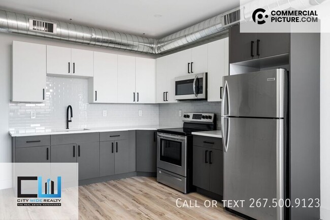 Building Photo - Newly renovated apartments at a Great Loca...