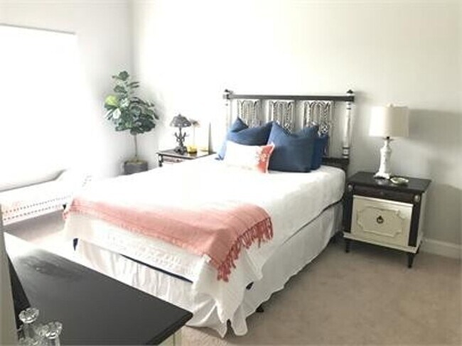 Building Photo - Carolina Lakes Gated Community!!