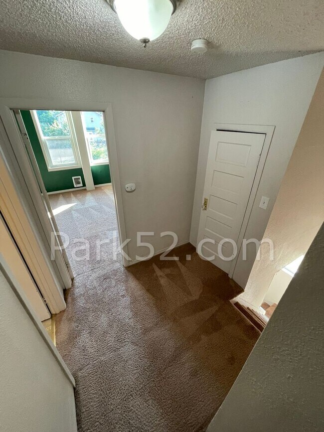 Building Photo - 3 Bedroom Tacoma Single Family Home- Pet Friendly!