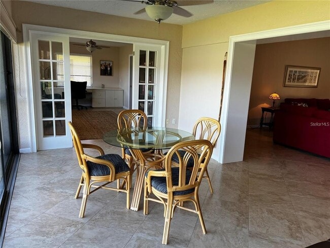 Building Photo - 5581 Golf Pointe Dr