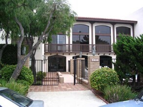 Building Photo - 1 Br - 1 Ba Hillcrest Condo with Washer/Dr...