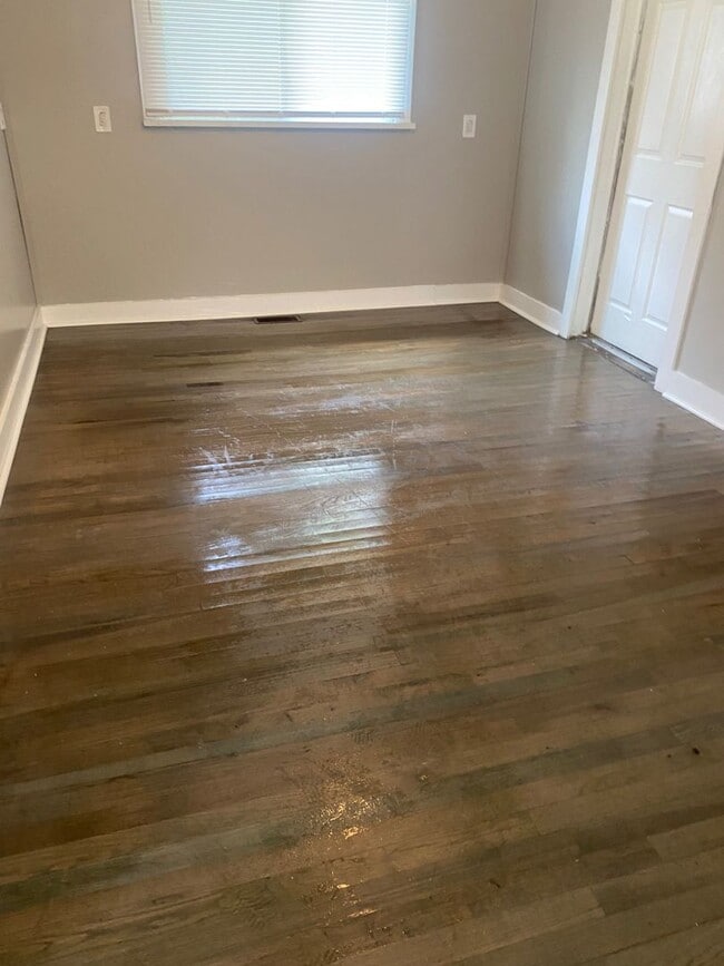 Building Photo - 2 Bed House w/ carport, central HVAC & woo...