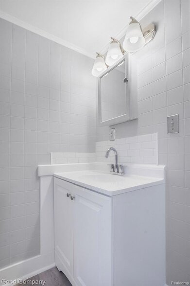 Building Photo - 47181 Pinecrest Dr