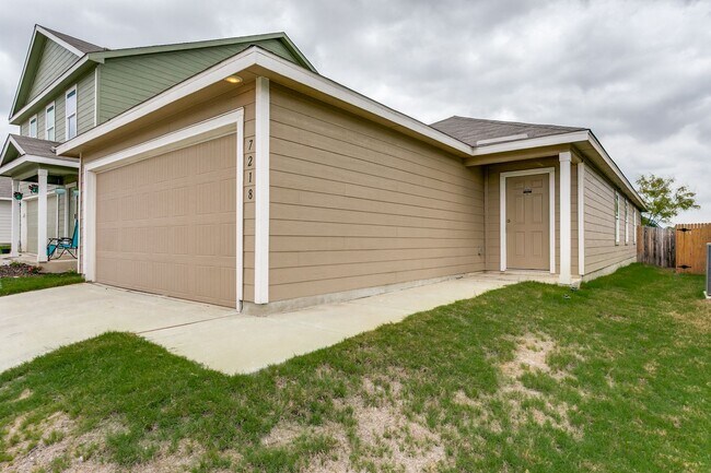 Building Photo - Modern 4-Bedroom Home Near Lackland AFB