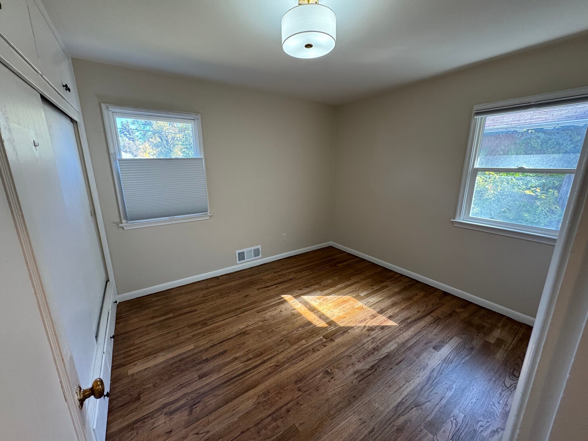 Building Photo - 216 S 11th Ave