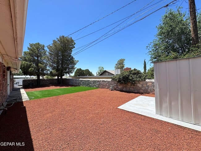 Building Photo - 5801 Beaumont Pl