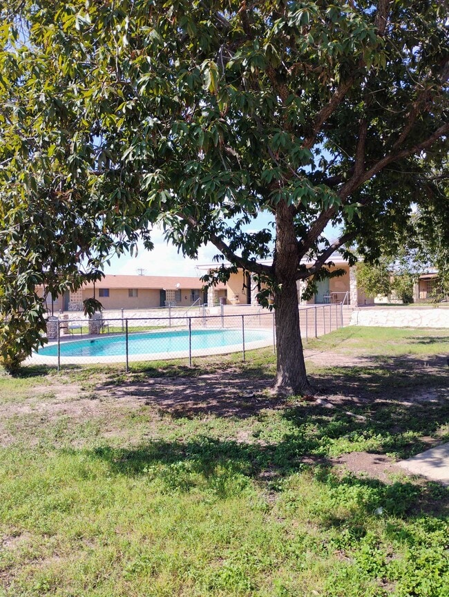 Building Photo - 710 W Cantu Rd