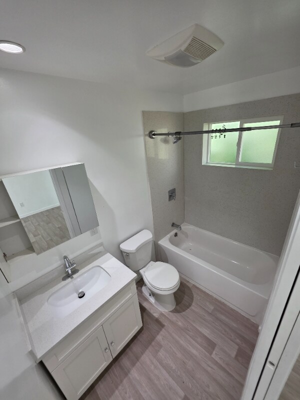 Building Photo - 8034 Ney Ave