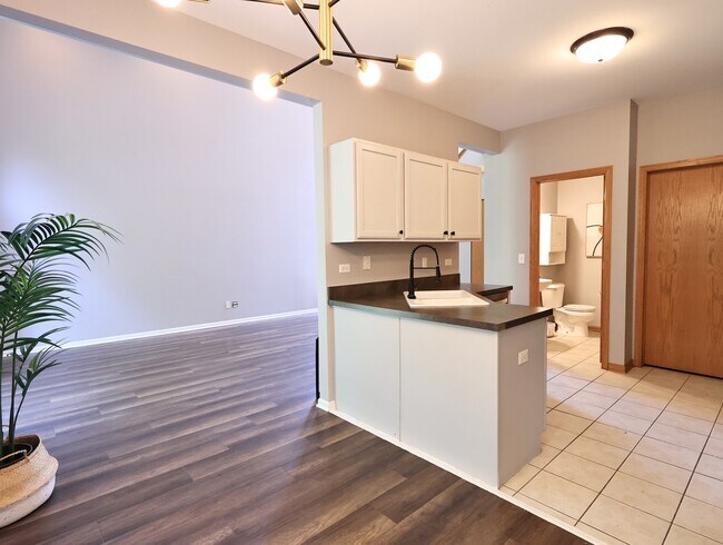 Building Photo - 2607 Oak Tree Ln