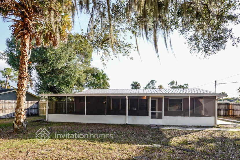 Building Photo - 20302 Lorenzo Ave