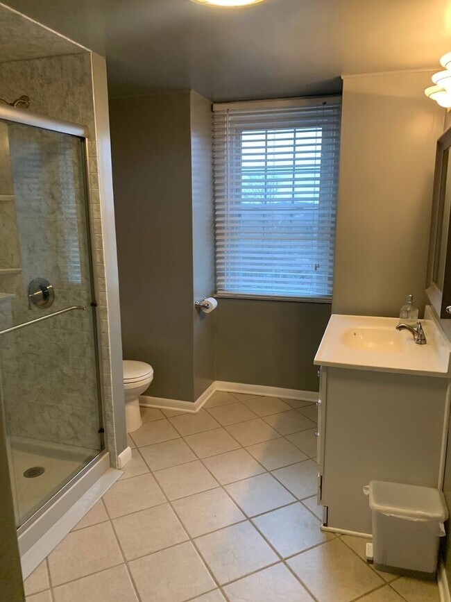 Building Photo - Beautiful Renovated 3/1.5 Home in Beechview - Available NOW