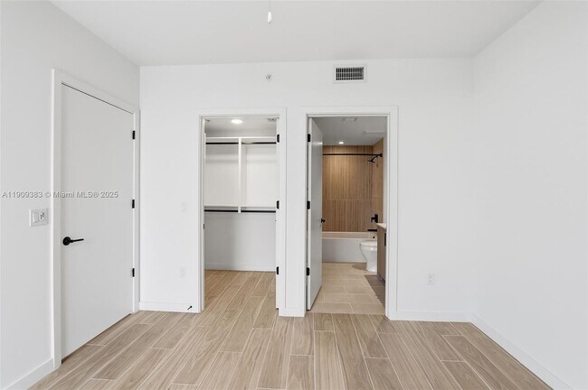 Building Photo - 3900 Alton Rd