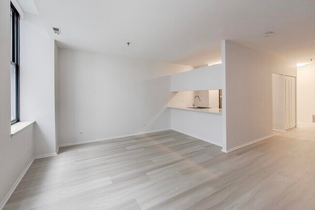 Building Photo - 780 S Federal St