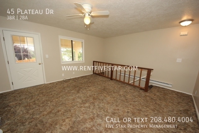 Building Photo - 3 Bedroom Home Available with a Garage and...