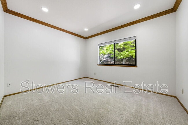 Building Photo - 618 Banister Ln