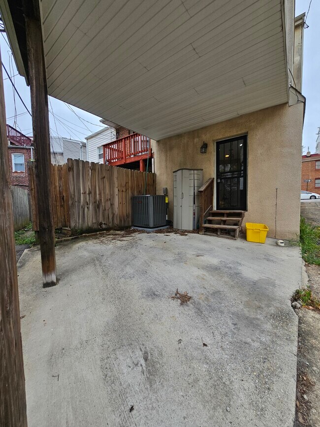 Building Photo - 2313 Foster Ave