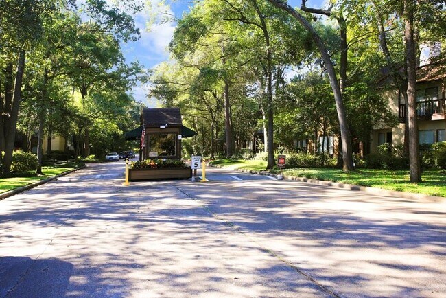 Building Photo - 11711 Memorial Dr