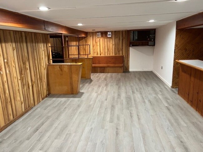 Building Photo - Spacious Kent Ranch w/ Finished Basement & 2-Car Garage