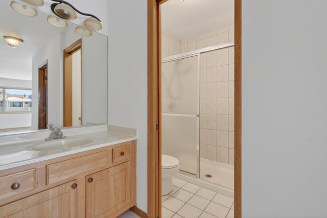 Building Photo - 3000 Bayside Dr