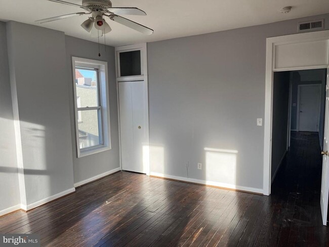 Building Photo - 1001 Light St