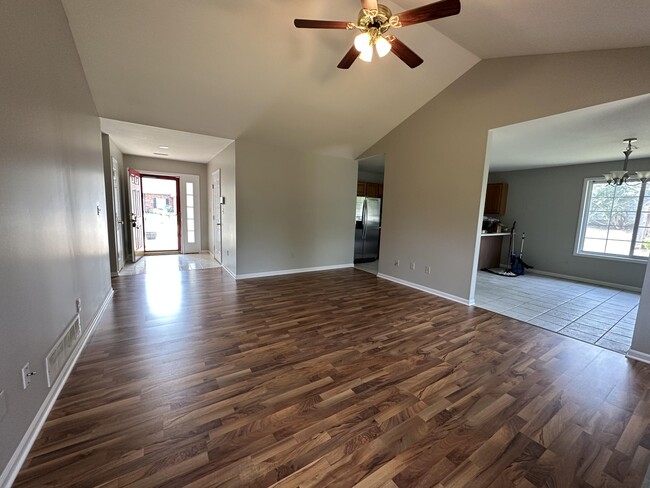 Building Photo - 1608 Apple Valley Ct