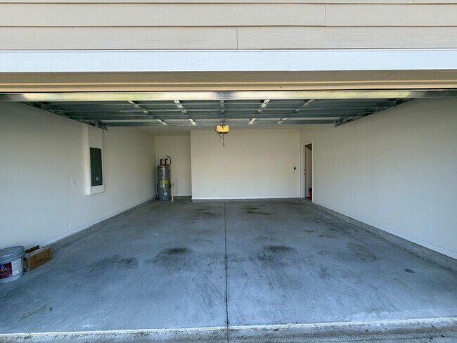 Building Photo - Spacious 4-Bedroom Modern Home in Oaks Preserve – Perfect Gainesville Location