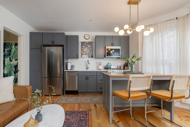 Primary Photo - Recently Renovated 1BR Near Maine Med