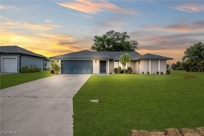 Building Photo - 299 Rotonda Cir