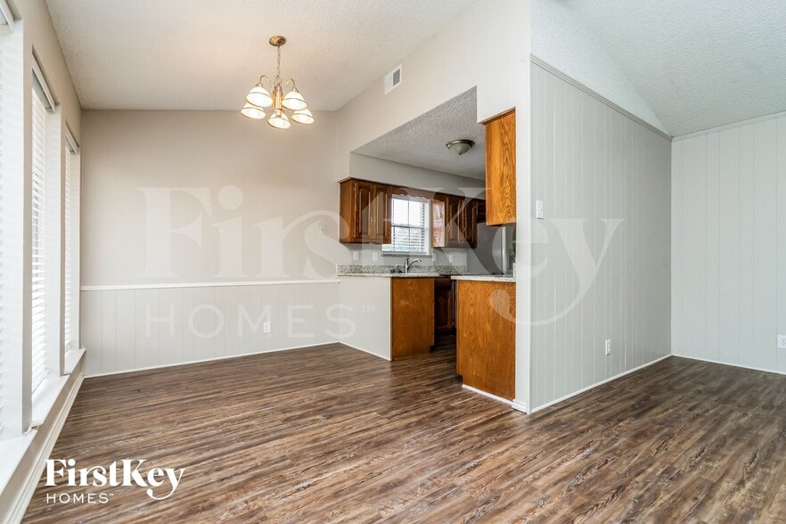 Building Photo - 635 Truman Ct