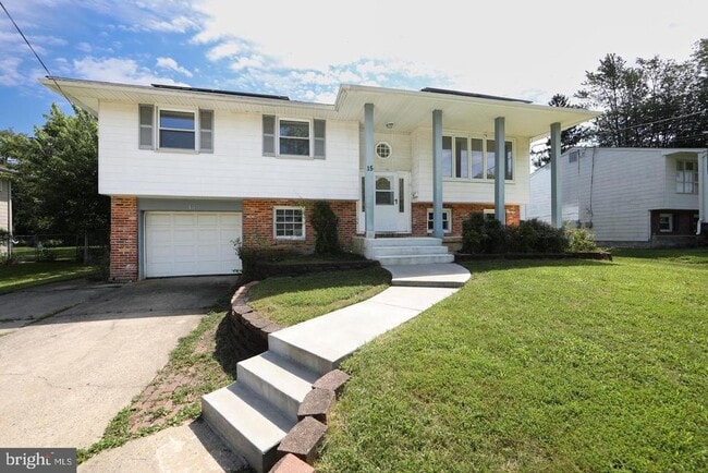 Building Photo - 15 Knollwood Dr