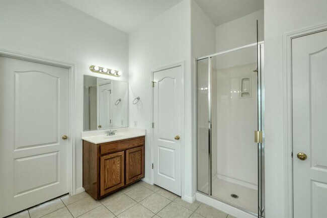 Building Photo - 2403 Vestavia Ridge Ln