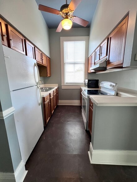 Building Photo - 548 Verret St