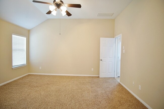 Building Photo - 26834 Henson Falls Dr