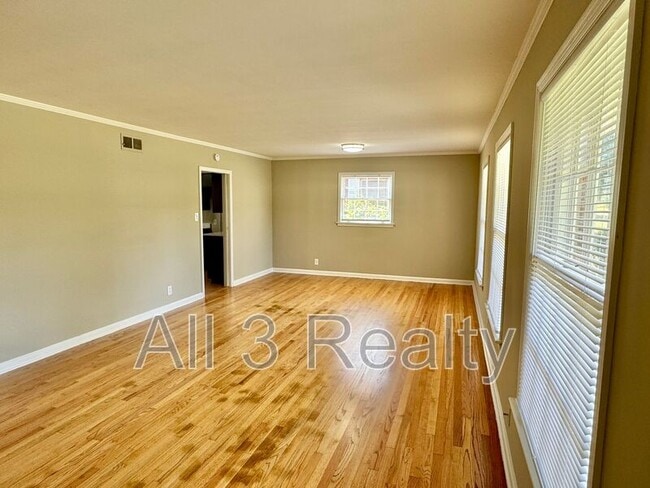 Building Photo - 2804 Sumter Ave