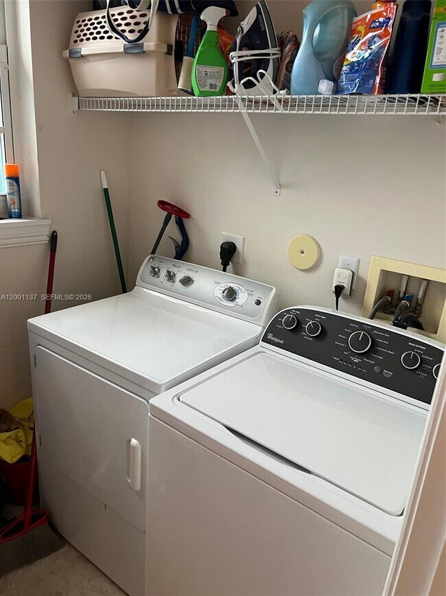 Building Photo - 184 W Bay Cedar Cir