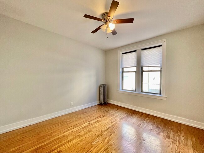 Building Photo - 5461 S Everett Ave