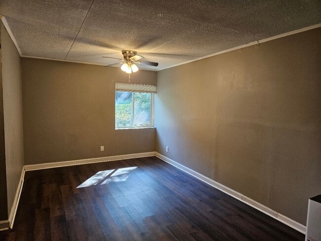 Building Photo - 2733 Jersey Ave