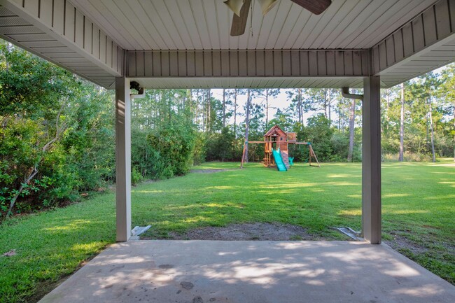 Building Photo - Stunning Craftsman Home by the Golf Course