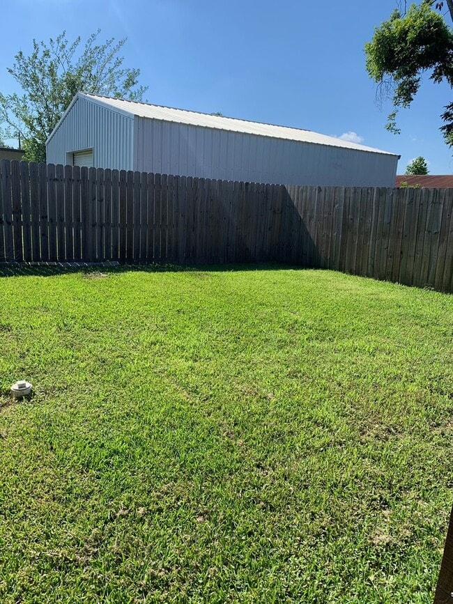 Building Photo - Apartment for lease