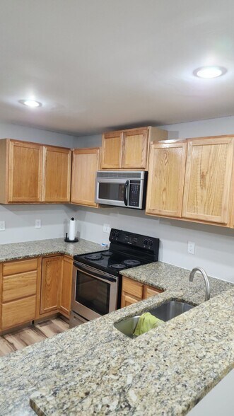 Building Photo - 102 Reton Ct