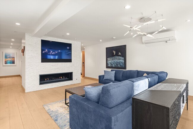 Building Photo - 447 E Cooper Ave