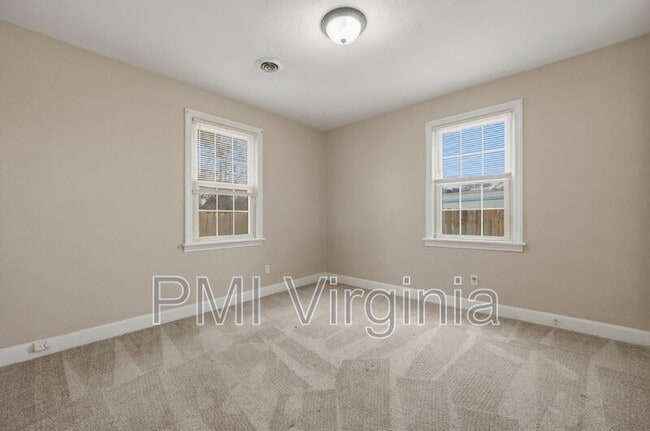 Building Photo - 217 Bob Ln