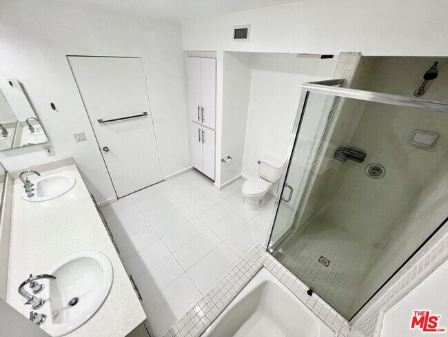 Building Photo - 1610 Camden Ave