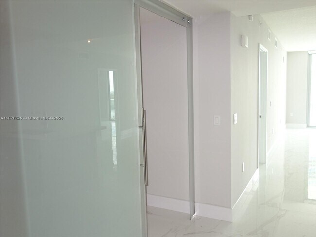 Building Photo - 300 Sunny Isles Blvd