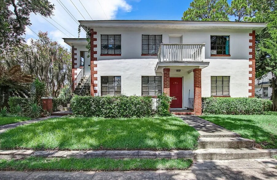 Front of House - 138 W 51st St