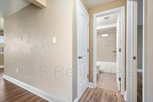 Building Photo - 29 Coulter St