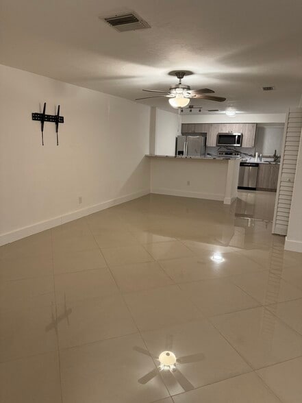 Building Photo - 5204 Coronado Pky
